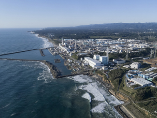Blick auf das Gelände des zerstörten Kernkraftwerks Fukushima Daiichi