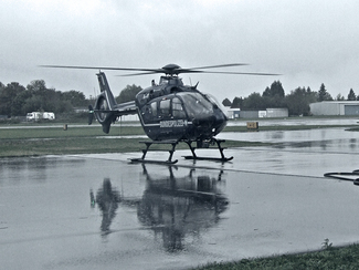 Hubschrauber auf dem Landeplatz