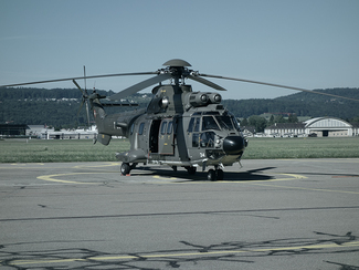 Hubschrauber auf einem Landeplatz (Bild anzeigen)