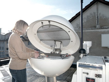 Luftstaubsammler der Spurenanalyse auf dem Dach der BfS-Dienststelle in Freiburg
