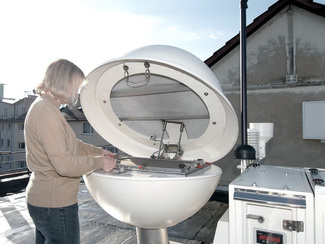 Trace analysis air-borne particle collector on the roof of the BfS office in Freiburg